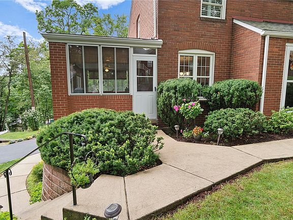 5th image of 298 Barclay Ave