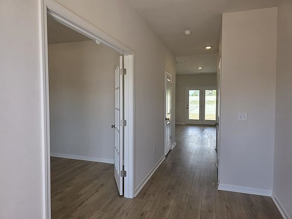 3rd image of 426 Dodger Ave