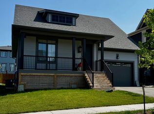 147 Courtland St, The Blue Mountains, ON L9Y 4E2