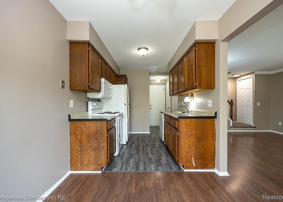15818 Charleston Dr, photo 12