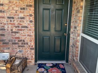 6827 Sierra Dr, Fort Worth, TX 76180