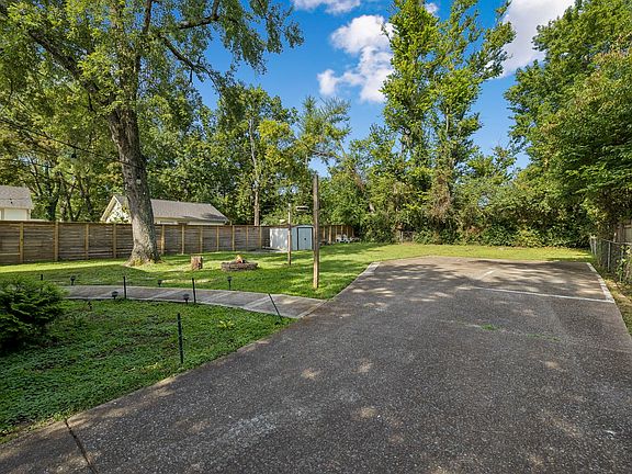 2nd image of 1032 Horseshoe Dr