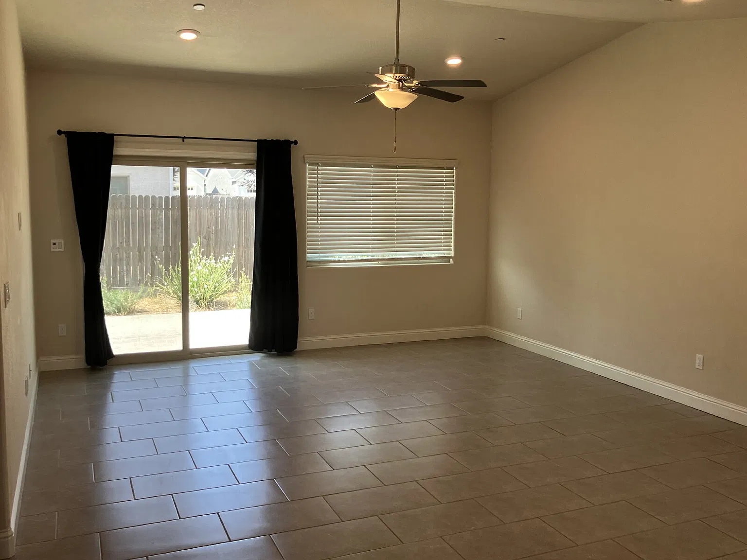 3 bed, 2.0 bath, 1894 sqft, $2,250 — Photo 2
