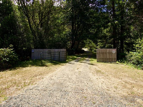 3rd image of 94994 Elk River Rd