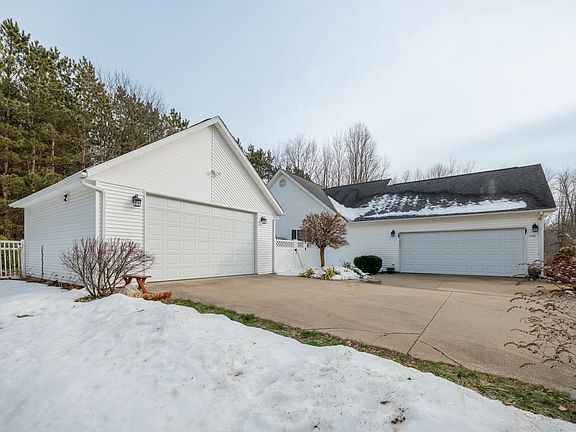 3rd image of 7696 Stoney Creek Dr