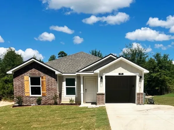195 Spokane St, Gladewater, TX 75647