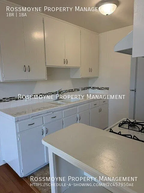 $1595.00 / 1br - 1 Bath -Upper Unit Near the Americana (Glendale) — Photo 4