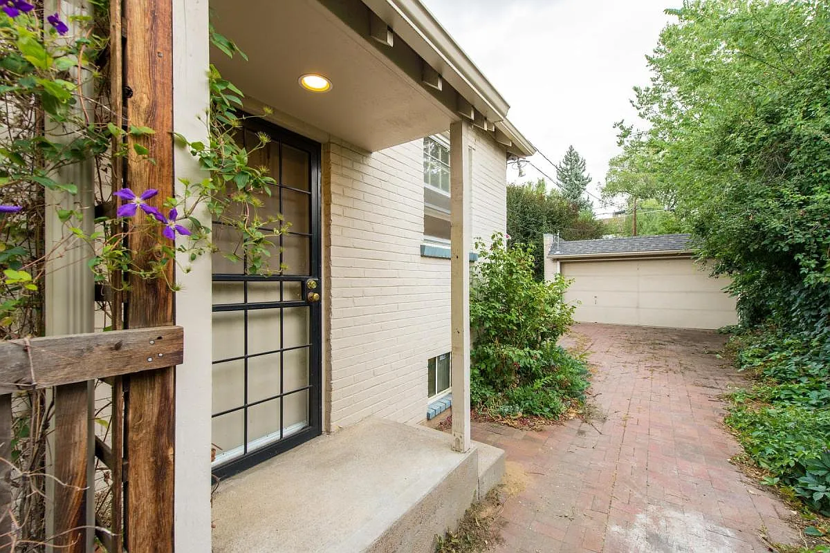 1574 Ivanhoe Street — Photo 3