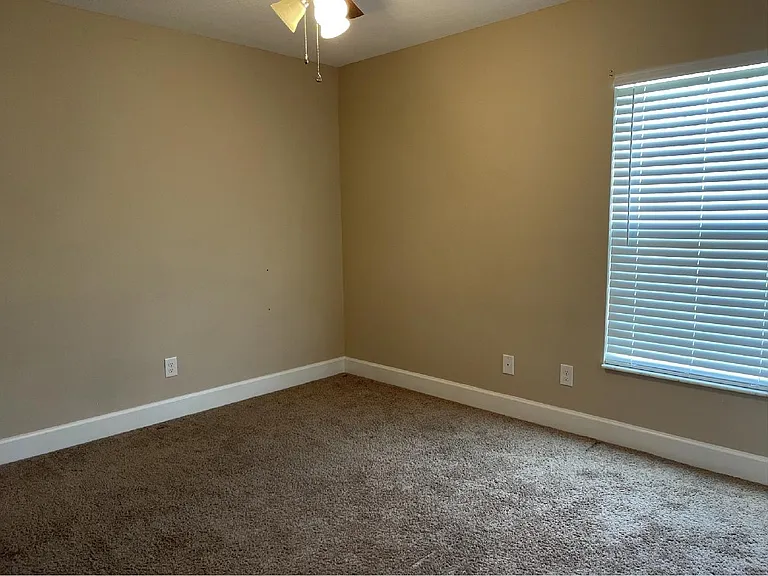 1451 Salisbury Dr — Photo 4