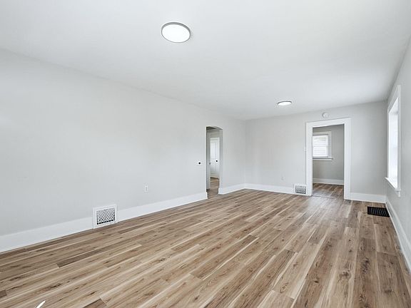 3rd image of 3629 Robinwood Dr