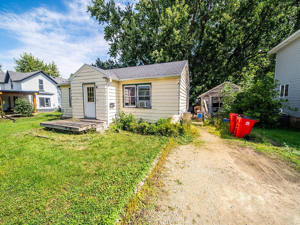 1st image of 206 3rd Ave NW
