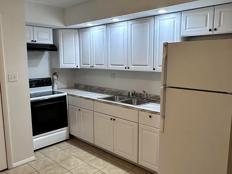 1215 Lori Ln — Photo 13