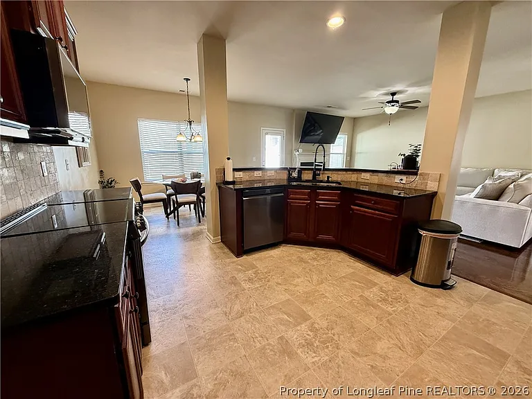642 Regimental Dr — Photo 15
