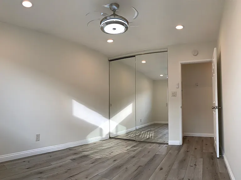 513 Avenue G #G — Photo 28