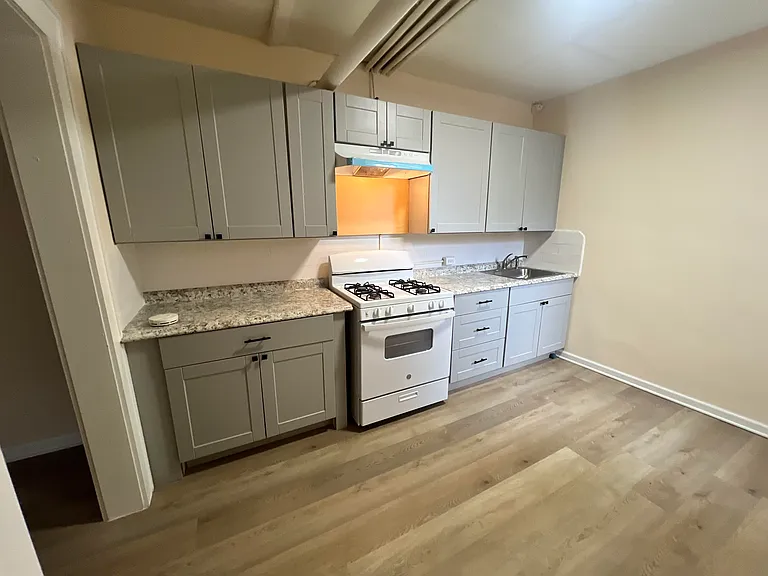 335 Osborne Ter #B2 — Photo 2