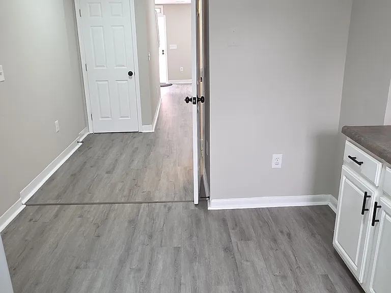 121 N Bradford St — Photo 4
