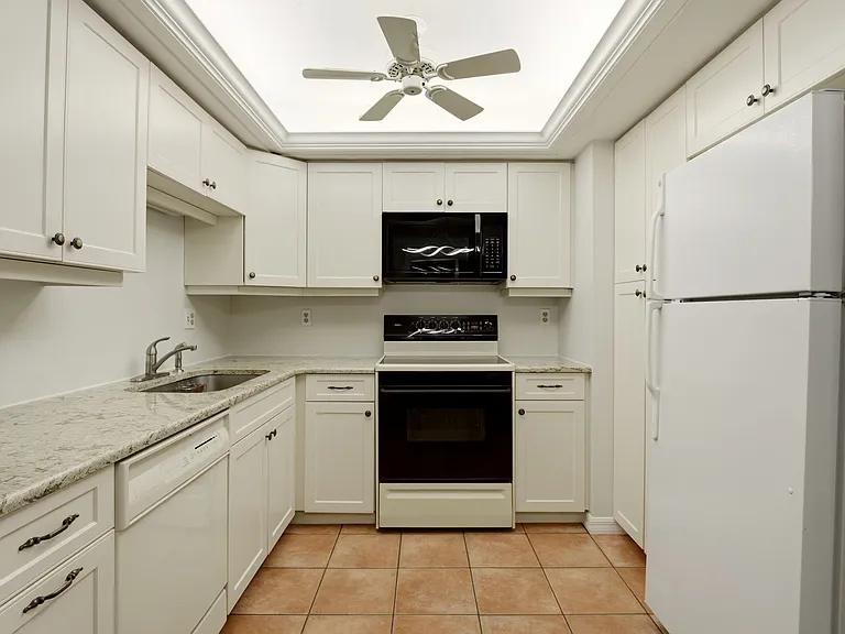 5324 Royal Palm Ave #5324 — Photo 9