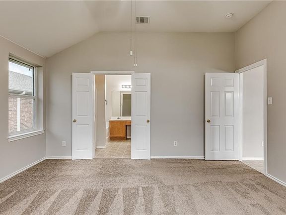 4th image of 1118 Twin Lakes Dr