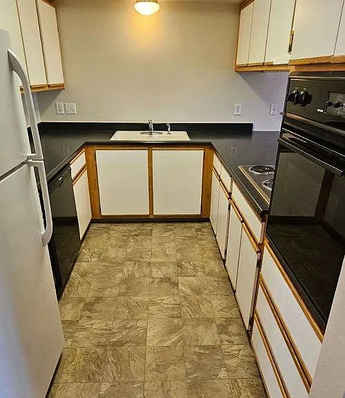 300 Indian Trail Ct — Photo 7
