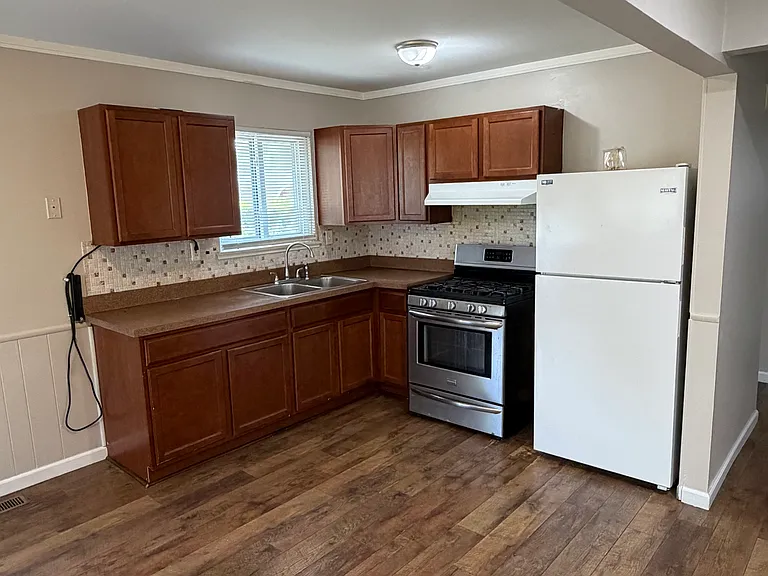 32200 Linderman Ave — Photo 5