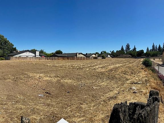 4th image of 2317 W Dakota Ave