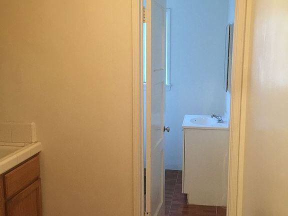 5th image of 872 S Gramercy Pl APT 9
