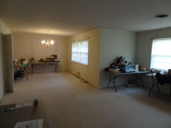 5th image of 107 Redbud Trl