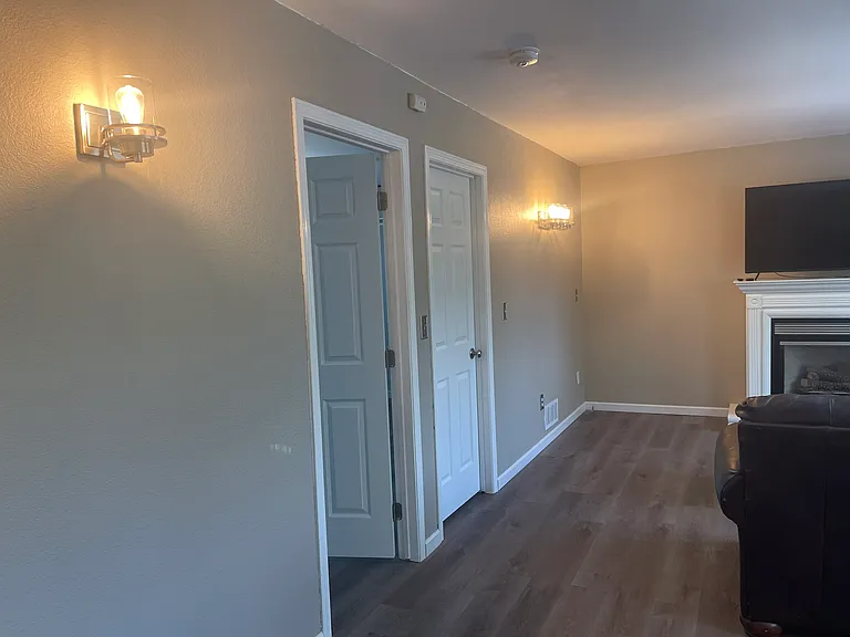 1729 Devon Rd #UPPER FLOOR APARTMEN — Photo 2