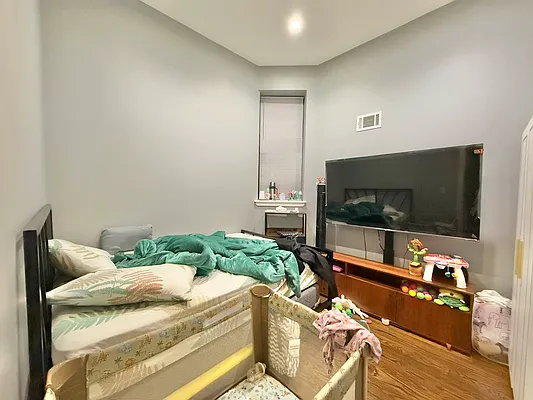 Rented by ERNY LLC | media 10