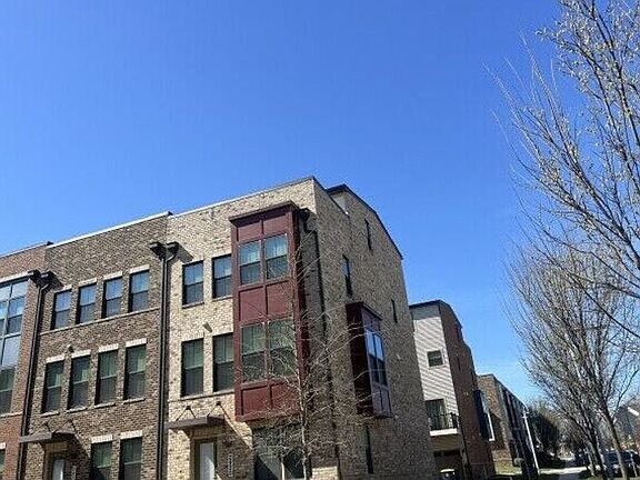 3rd image of 2820 Lewis Ave