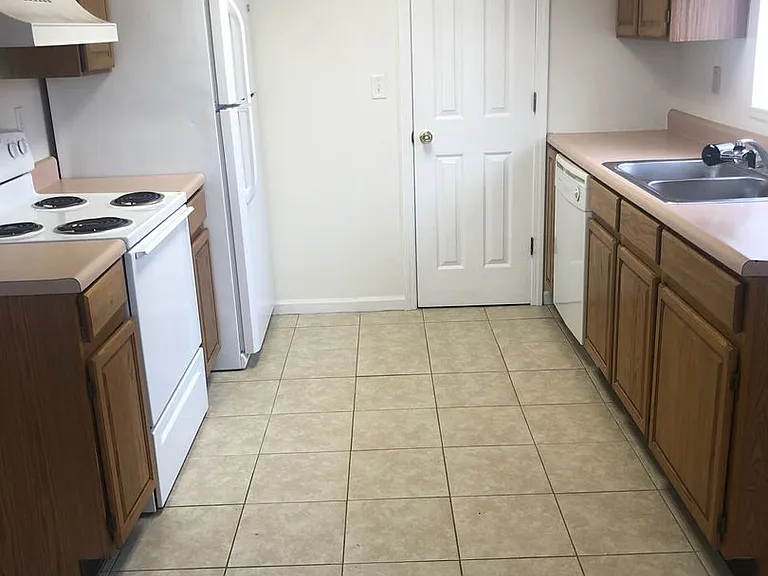602 Waterford Ct — Photo 1