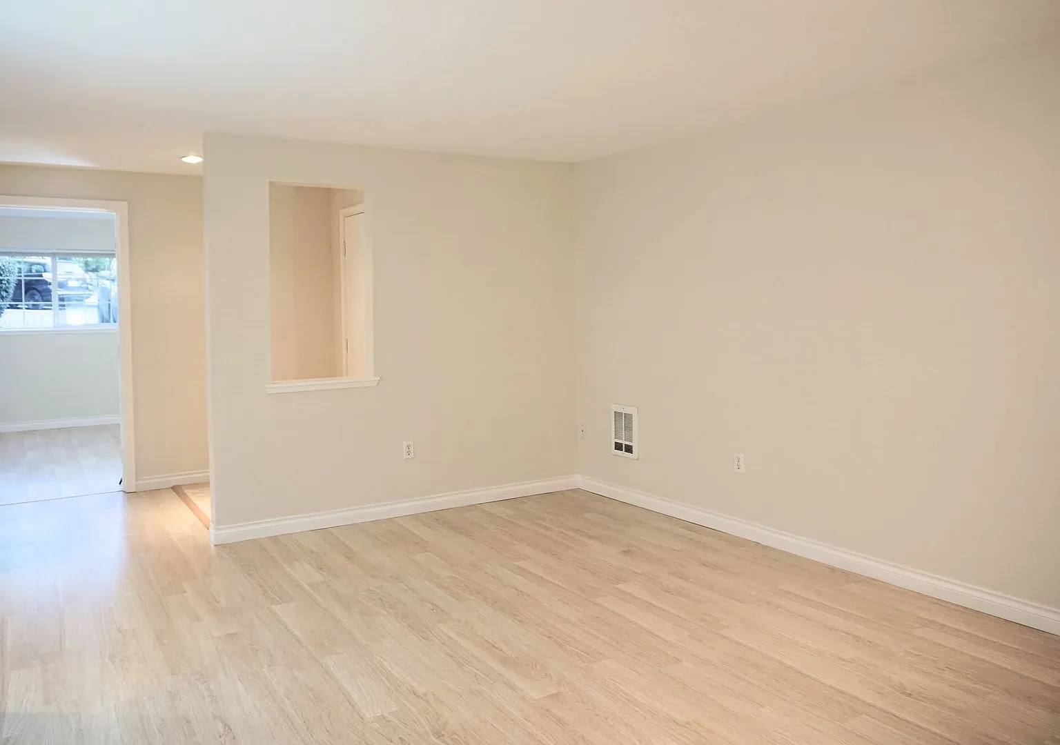 Mill Creek 3 Bedroom Ground Floor Corner Condo — Photo 3