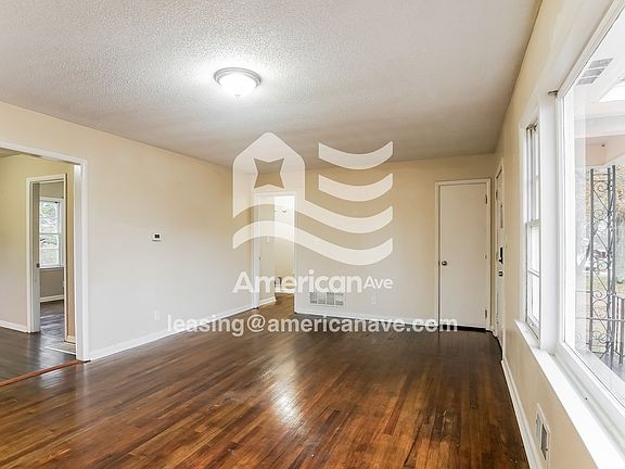1653843_004_living_room_4.jpg