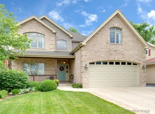 569 W Gladys Ave, Elmhurst, IL