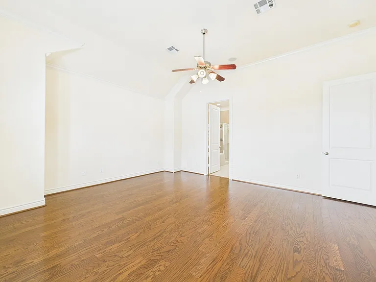 11025 Sherwood Grv — Photo 32