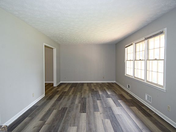 4th image of 4828 Scotland Dr