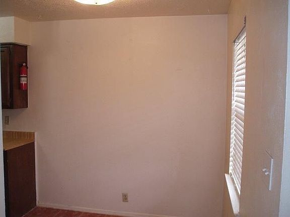 4th image of 12400 Hardin Ct NE APT A