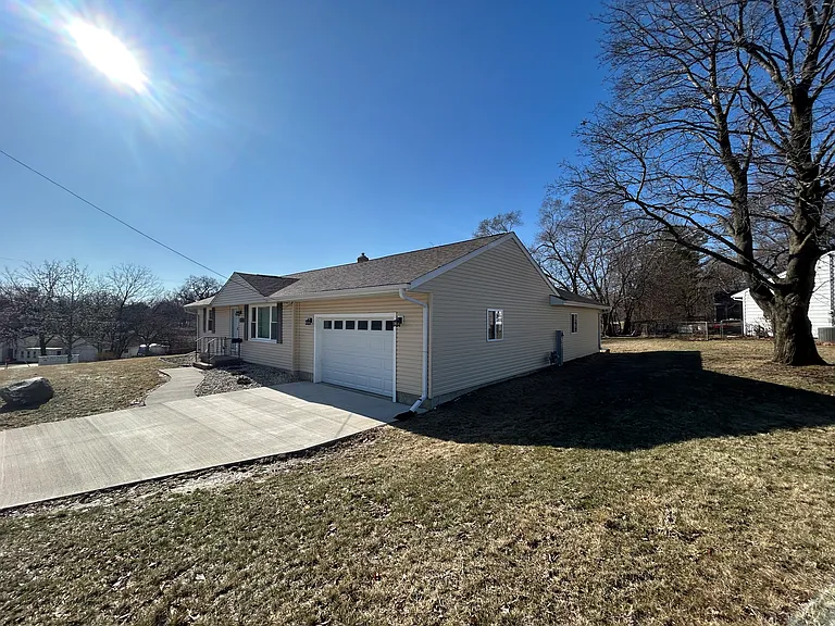904 Nichols Rd — Photo 2