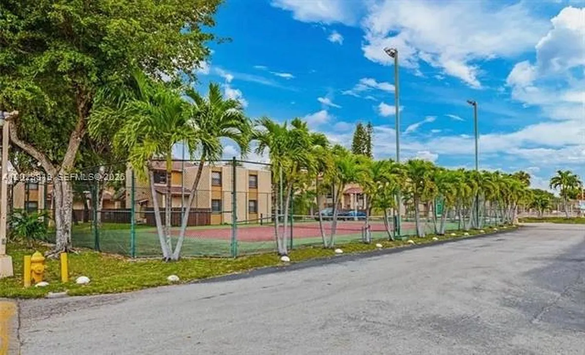 Building Photo - 341 W Park Dr #103-15