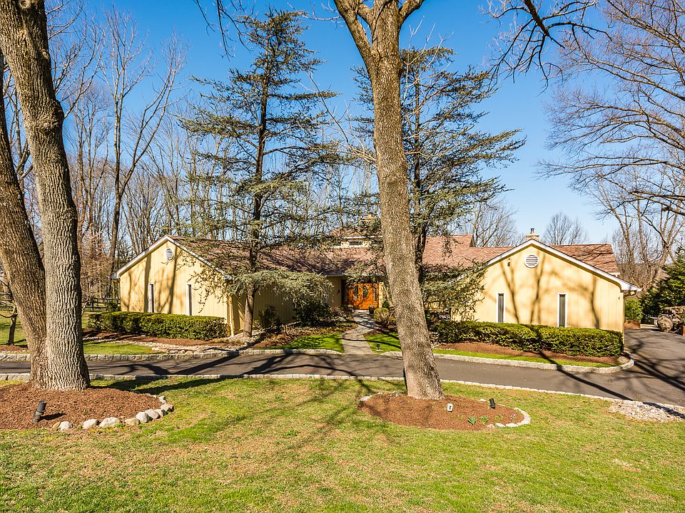 TWIN PINES - Street View