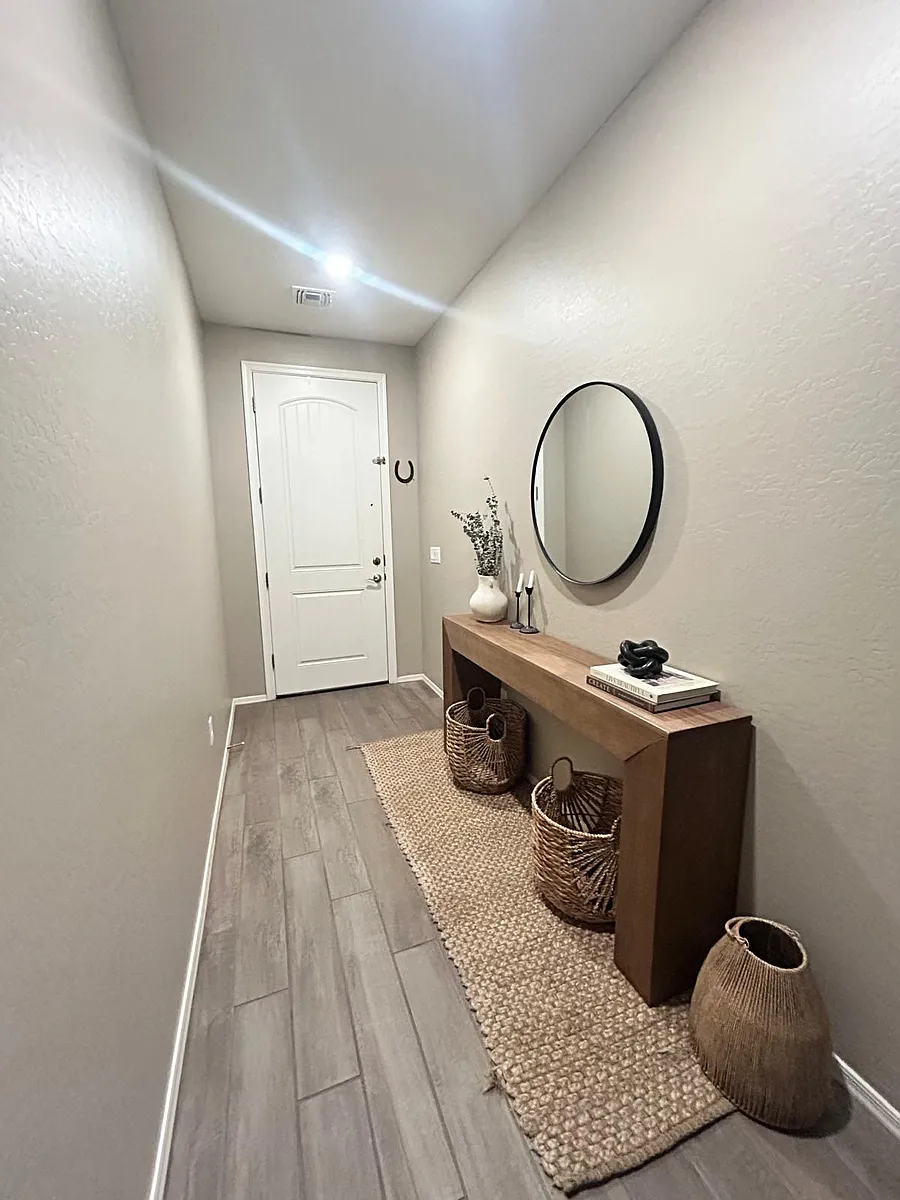 entry hallway - 2710 N Mulberry Pl