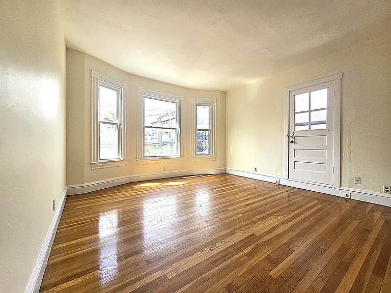 45 Auburn St — Photo 3