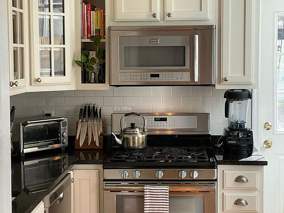 4th image of 831 N Bucknell St