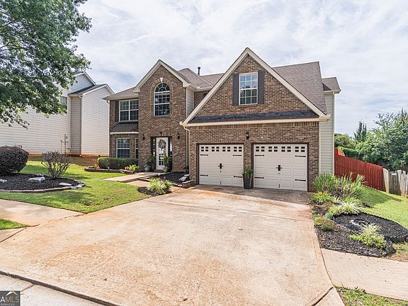 3rd image of 3707 Fremont Dr