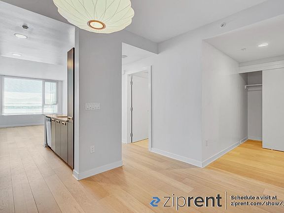 3rd image of 300 Berry St Unit 1204