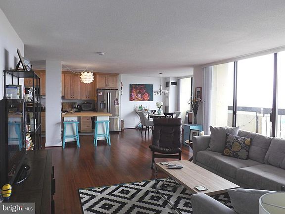 5th image of 400 Madison St APT 2106