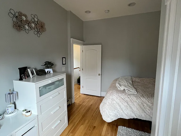 219 W 2nd St #2 — Photo 30