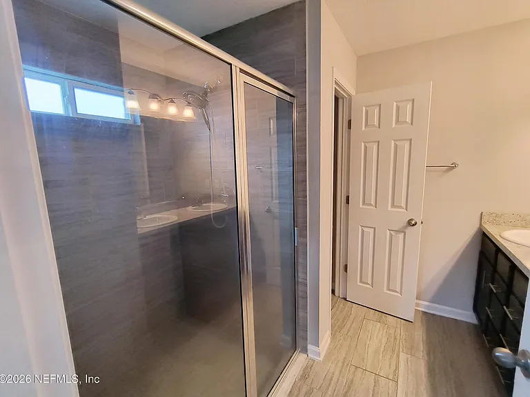 1211 Sarahs Landing Dr — Photo 10