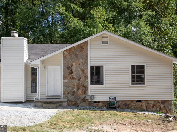 3742 Tree Bark Ln, Snellville, GA 30039