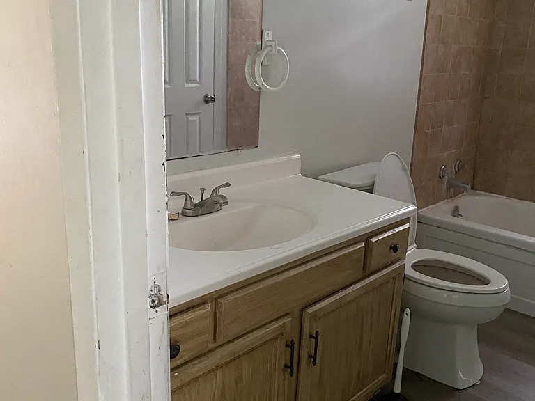 624 N Logan St — Photo 5